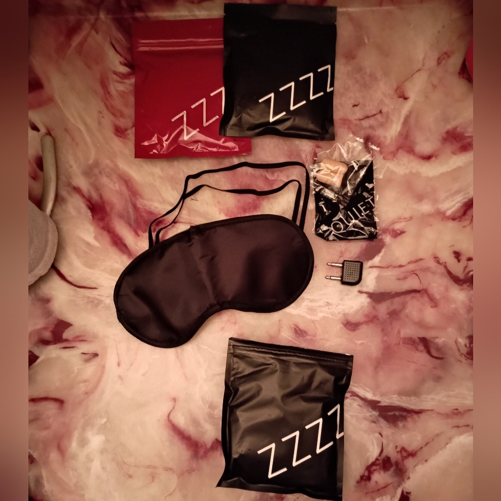 3/$10 🌟 Lot Of 3 Delta Airlines Sleep Mask Sets with Ear Plugs